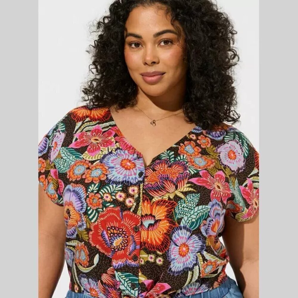 Torrid - Challis Dolman Tie Front Crop Top in Decorative Floral & Deep Black‌‌